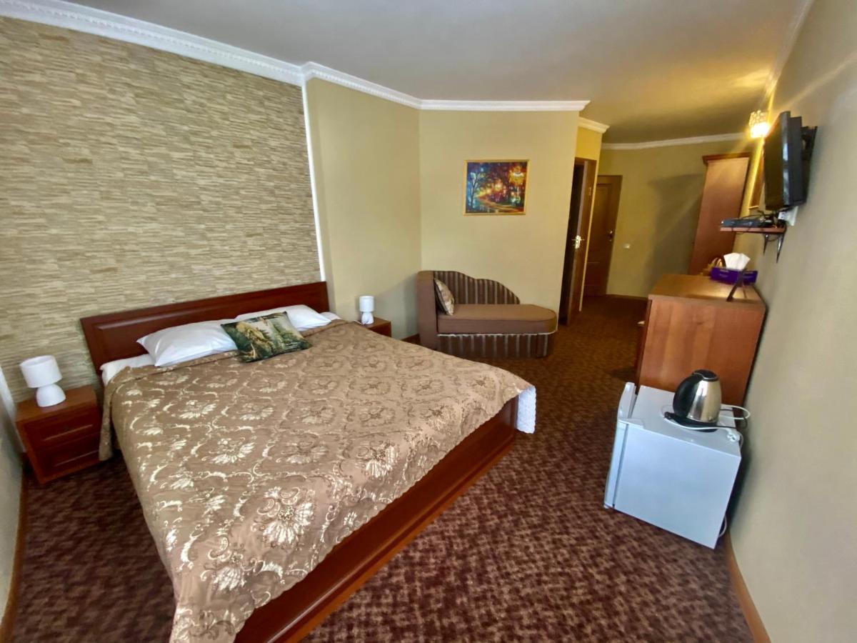Hotel Three Korony Skhidnytsia Eksteriør bilde