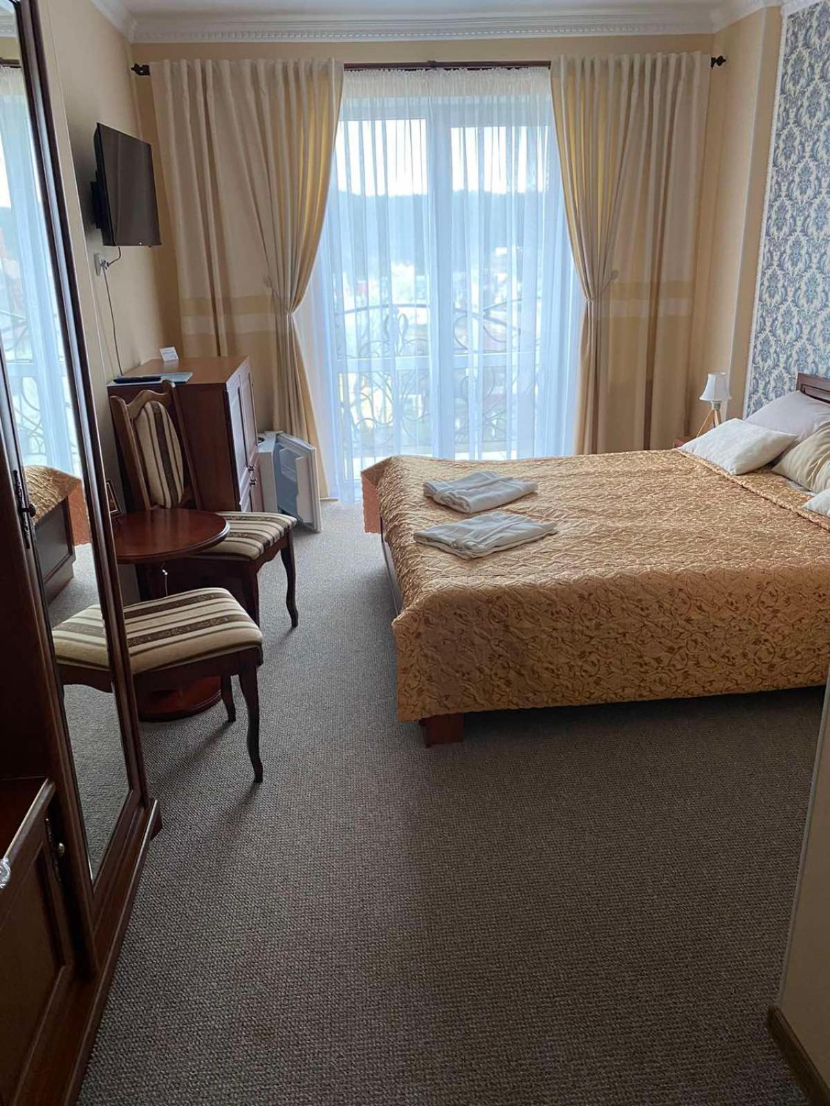 Hotel Three Korony Skhidnytsia Eksteriør bilde